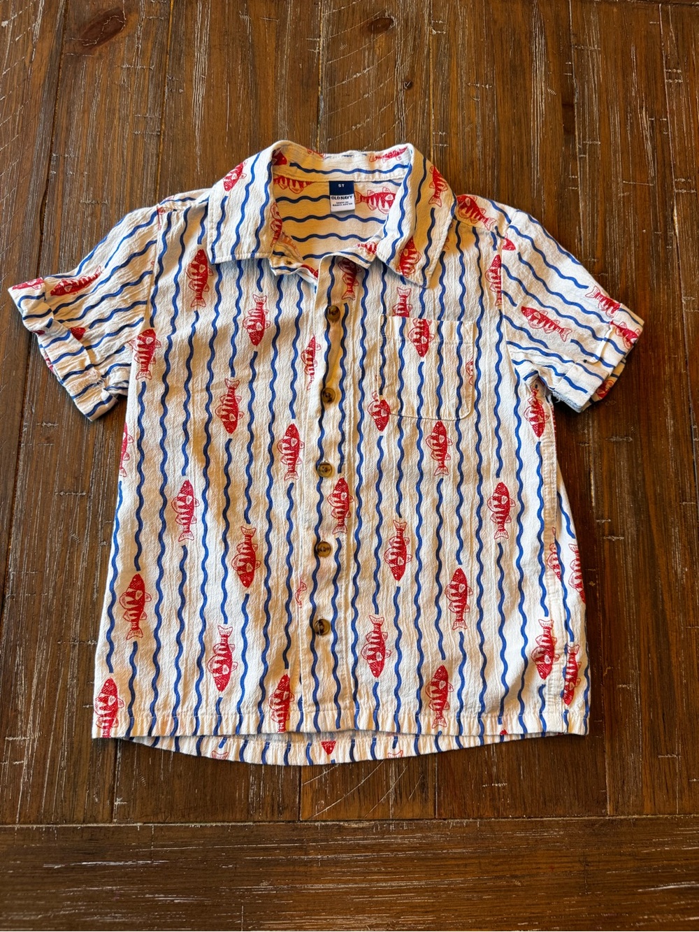 Old Navy Short-Sleeve Button-Up Shirt in White with Red and Blue Print